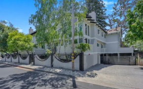 495 - Upscale Home with AC and Patio near Meta and Stanford